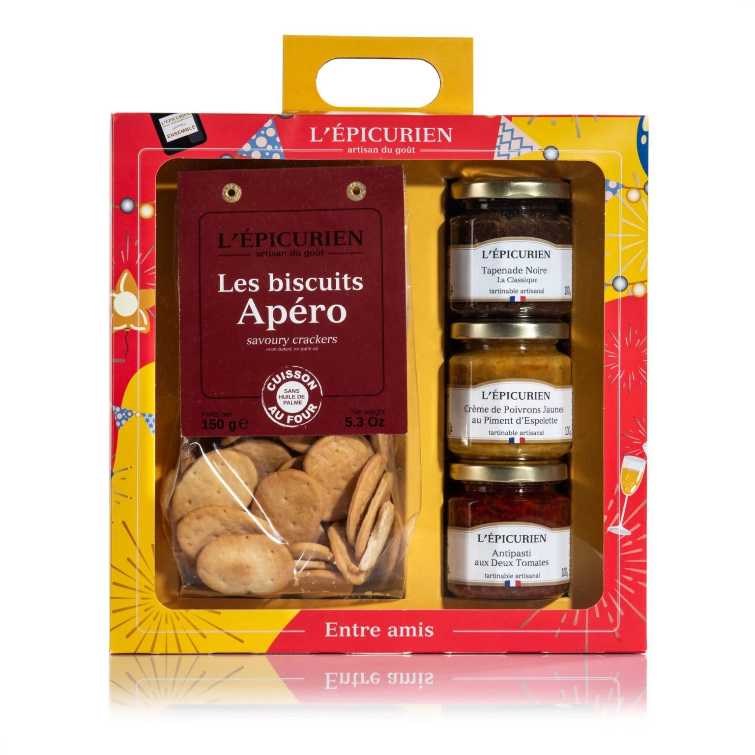 Coffret cadeau apéritif « Entre amis » de la marque L'Épicurien, contenant un sachet de biscuits apéro et trois pots de tartinables : tapenade noire, crème de poivrons jaunes au piment d'Espelette et antipasti aux deux tomates.